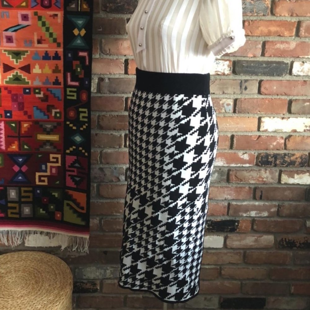 H&M Black and White Houndstooth Pencil Skirt
